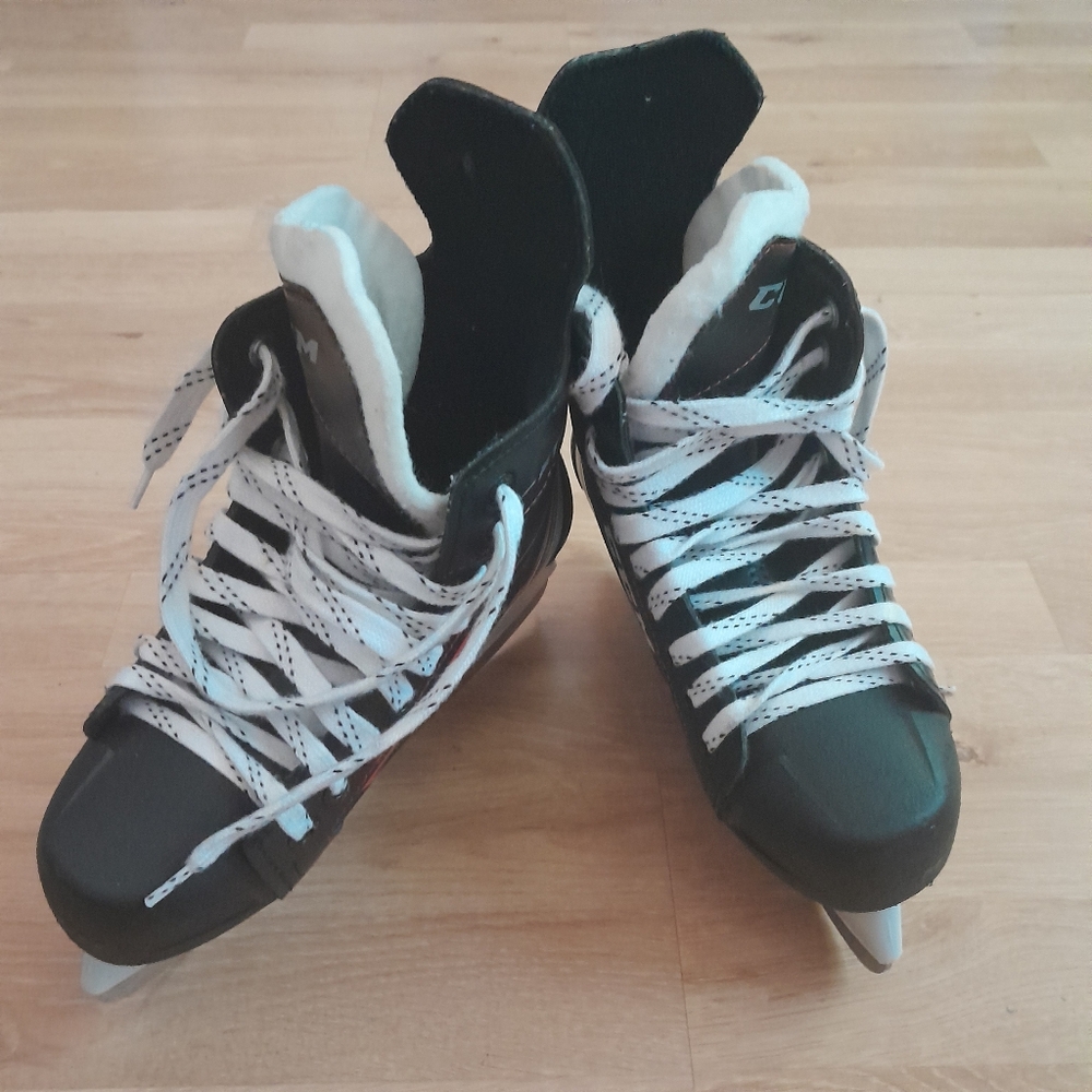 CCM JetSpeed FT340 Youth Ice Hockey Skates, Size 3